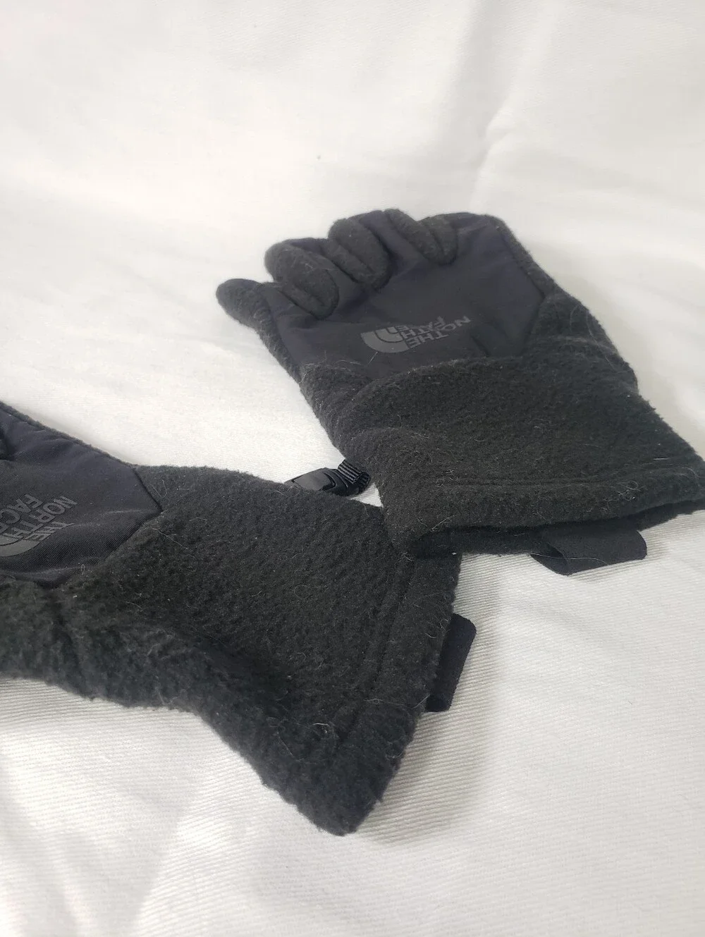 The North Face Youth Medium Black Denali Etip Fleece Winter Gloves Boys Girls